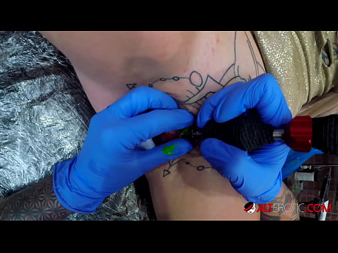 ❤️ Estremamente tatuato hottie Sully Savage ottenuto un tatuaggio sul suo clitoride Porno russoal it.ixiporn.ru ❤️